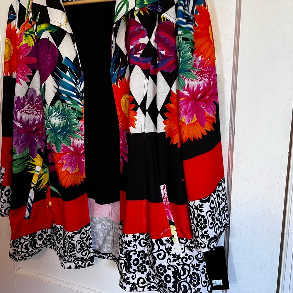 Vibrant Floral Knit Jacket by Pleats Collection 🪴 - Picture 2 of 8